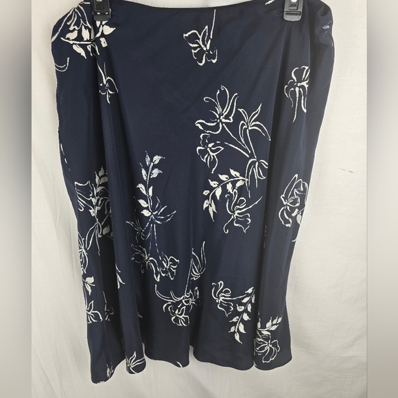 NWT Lauren Ralph Lauren Floral Navy 100% Silk Skirt Sz XL - Picture 2 of 8